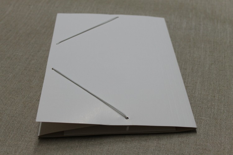 CartonWhiteGummi3 Mappe Carton Case weiß mit Gummizug 9051